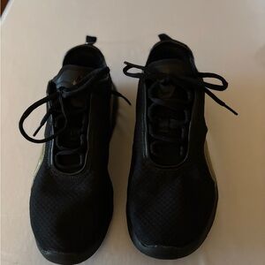 Nike Air Max Motion Running Shoes Women size 8 Athletic shoes like new